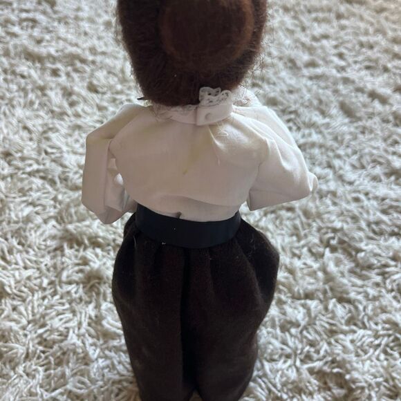 Byers' Choice The Carolers Teacher Figure, 1994 - Picture 6 of 9